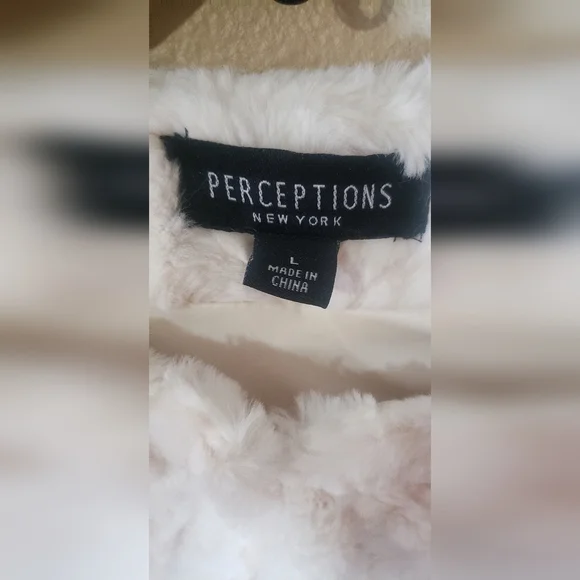 Perceptions Faux Fur Women's Round Neck Long Sleeve Shrug - Picture 6 of 12